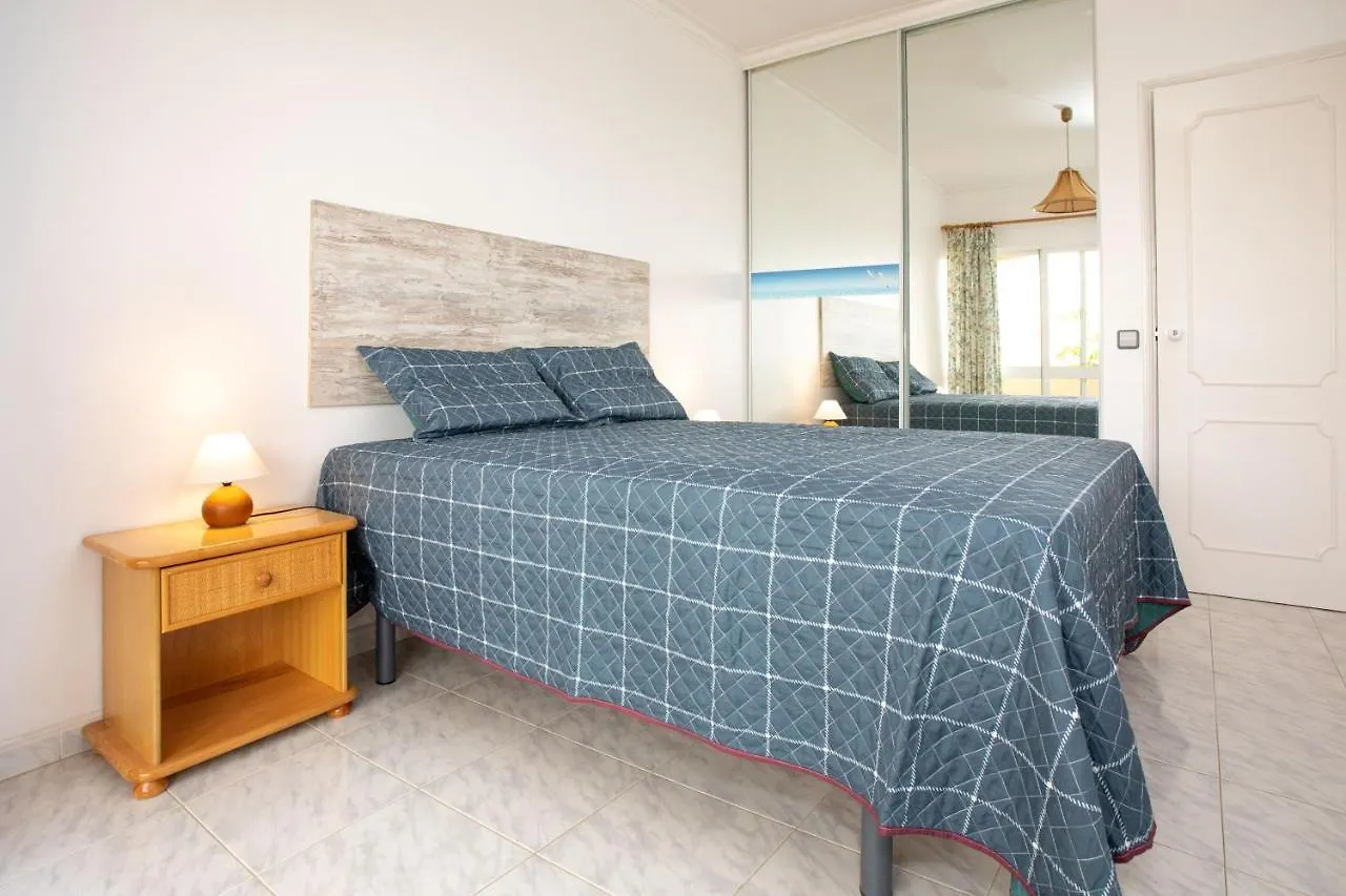 Ramos Palmeira Gale: Beachside Condo with Pool and Smart Amenities Albufeira 0*,