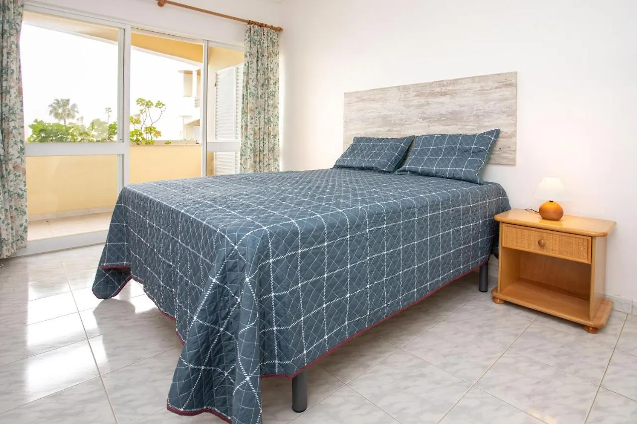 Ramos Palmeira Gale: Beachside Condo with Pool and Smart Amenities Albufeira Apartment