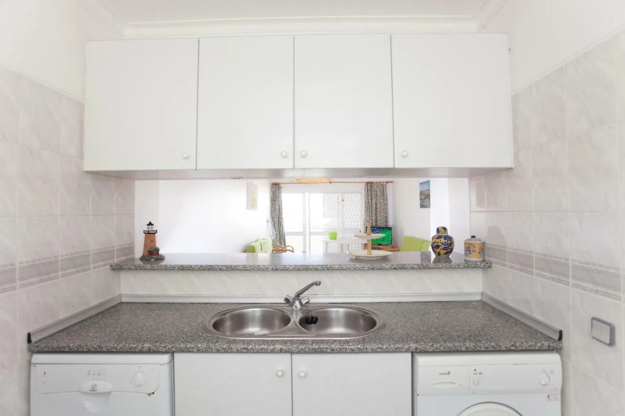 Ramos Palmeira Gale: Beachside Condo with Pool and Smart Amenities Albufeira Apartment