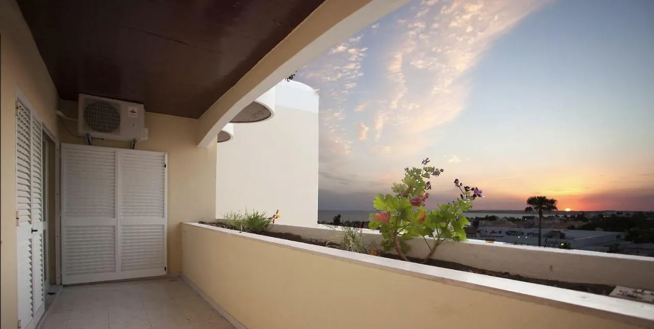 Apartment Ramos Palmeira Gale: Beachside Condo with Pool and Smart Amenities Albufeira