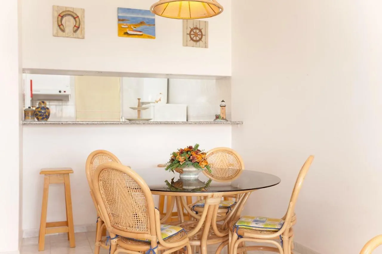 Ramos Palmeira Gale: Beachside Condo with Pool and Smart Amenities Albufeira