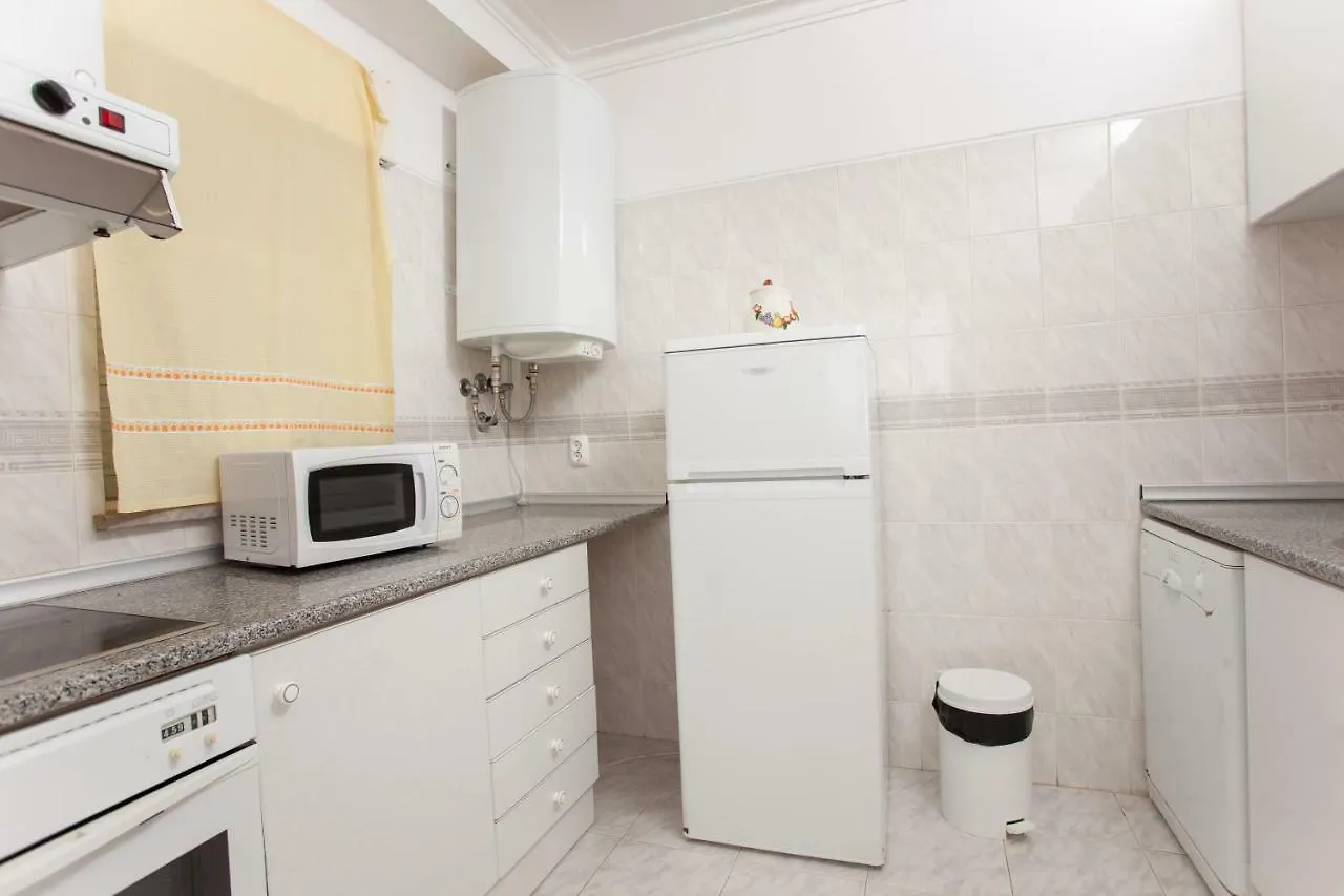 Ramos Palmeira Gale: Beachside Condo with Pool and Smart Amenities Albufeira