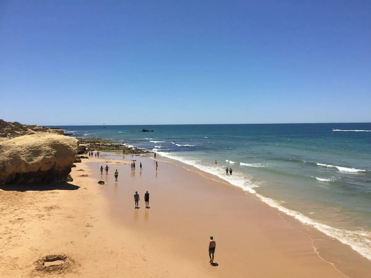 Ramos Palmeira Gale: Beachside Condo with Pool and Smart Amenities Albufeira